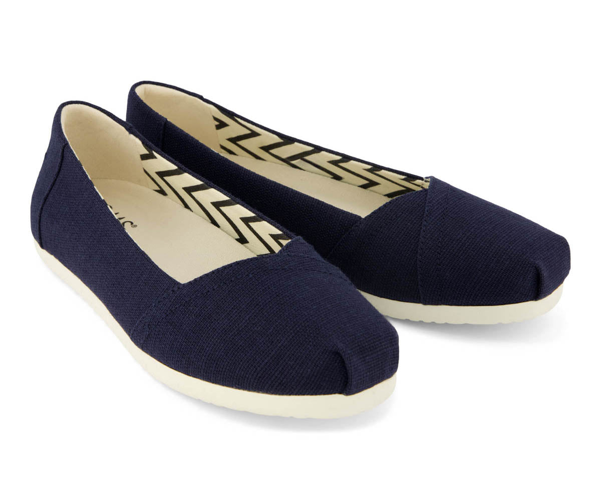 TOM10023039_W_AlpargataBallet_NavyHeritageCanvas_F.jpg