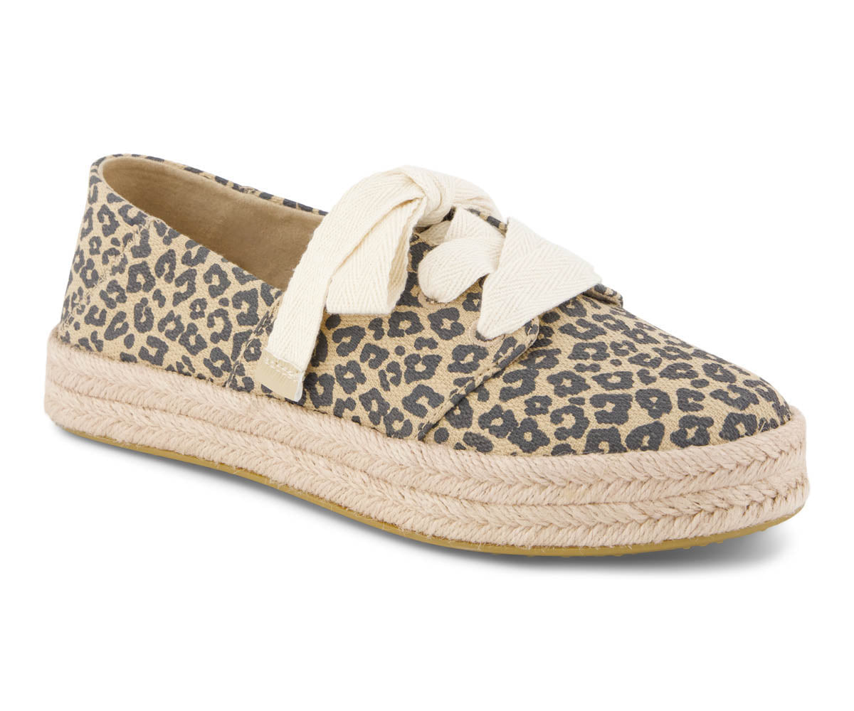 TOM10023047_W_CarolinaLaceUp_OatmealSmallLeopardSpots_45.jpg